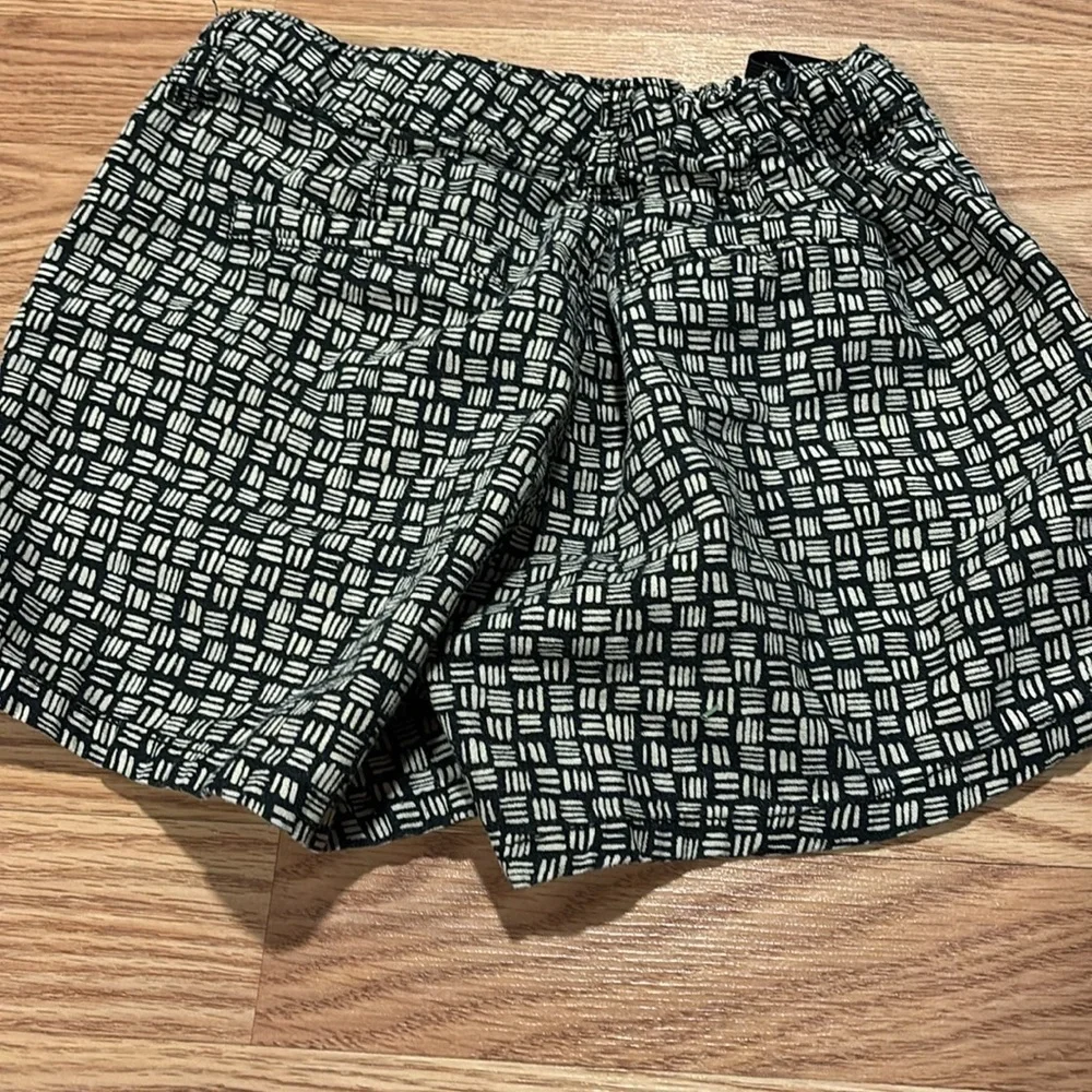 Old Navy girls size 16 shorts with adjustable waist. Tan and black cute & trendy
